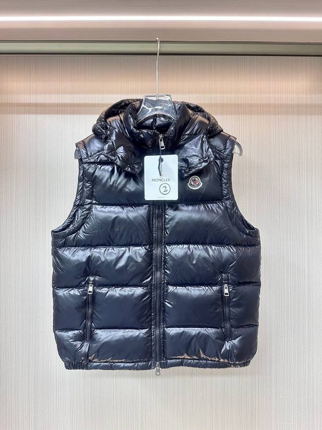 Moncler Bormes Fw Bormes系列徽标 Logo连帽羽绒马甲 帽子可拆卸 蒙口 盟可睐藤原浩联名羽绒马甲 Maya是m家经典主线里最抢手的系列