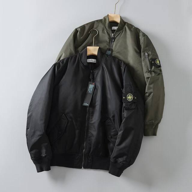 高品质 #Stone Island 石头岛 Fw24冬季经典高街羽绒棉服外套飞行服夹克棒球服 无性别款 这款是防风效果非常不错的羽绒棉服外套，仿生荷叶科技面料，