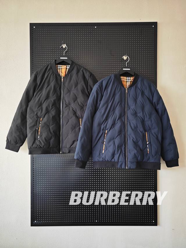 冬季新款burberry巴宝莉轻薄羽绒服！全身刺绣tb字母款。日本进口顶级东丽面料，男士羽绒服外套！年度最强牛货！没有之一！绝对是面料中的软黄金！蓬松度、质感都