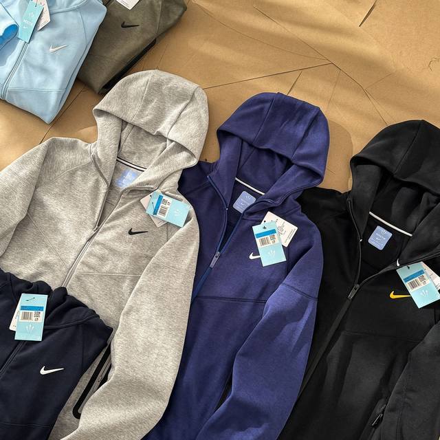 世纪联名nike X Nocta 联名款 亚版 连帽开衫卫衣tech Fleece 品牌logo印花运动拉链连帽运动休闲外套 货号:Fd8454-010 穿上