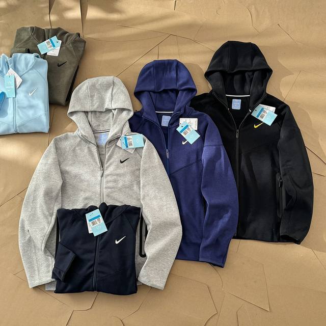 世纪联名nike X Nocta 联名款 亚版 连帽开衫卫衣tech Fleece 品牌logo印花运动拉链连帽运动休闲外套 货号:Fd8454-010 穿上