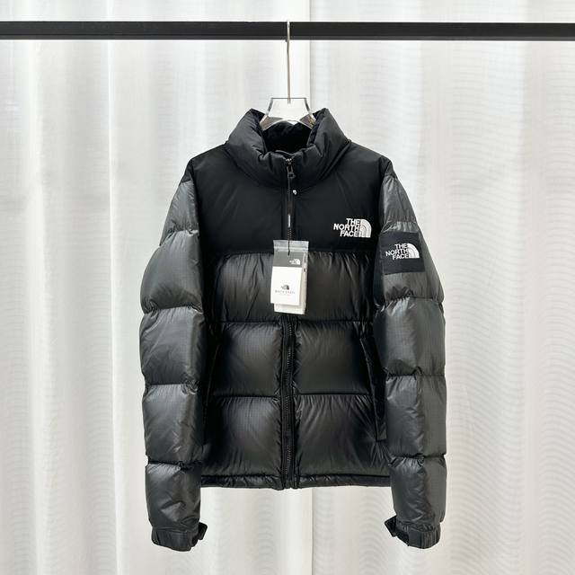 北面大格子系列 Novelty Nuptse Down 连帽羽绒服 产品配色：黑色 白色 绿色 银色 码数：Xs S M L Xl Xxl ，的字面含义为山的最