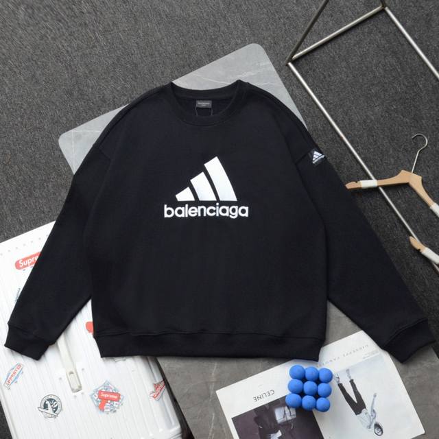 上新 高端定制 顶级复刻 - Balenciaga 巴黎世家联名adidas 阿迪达斯刺绣logo圆领卫衣 - 款号：W62343 - 颜色：黑色 白色 - 购