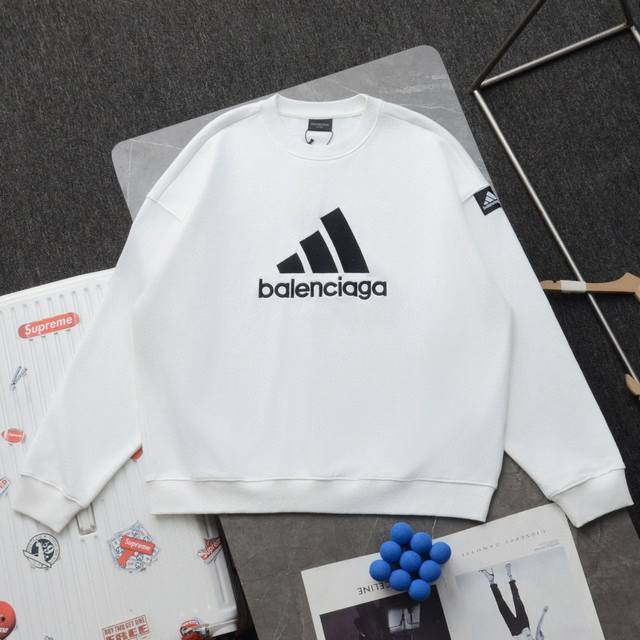 上新 高端定制 顶级复刻 - Balenciaga 巴黎世家联名adidas 阿迪达斯刺绣logo圆领卫衣 - 款号：W62343 - 颜色：黑色 白色 - 购