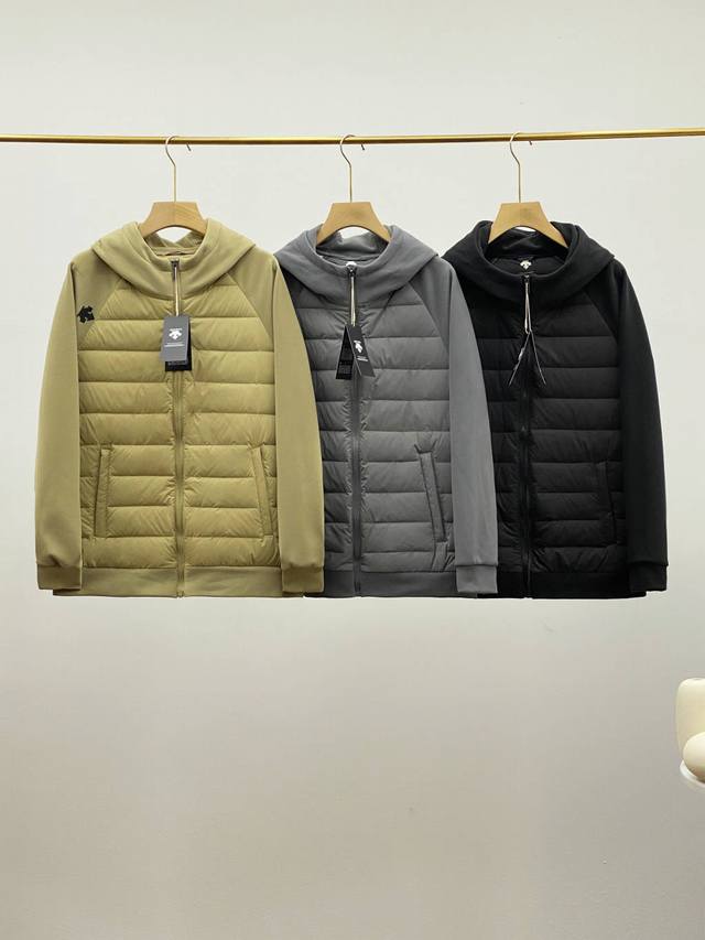 Descente*迪桑特 24年新款立领白鸭绒羽绒服！户外情侣款冬季新款轻盈保暖！运动休闲！情侣连帽轻薄款短款羽绒服 ！ 拼接针织布男女同款连帽羽绒服！ 选用9