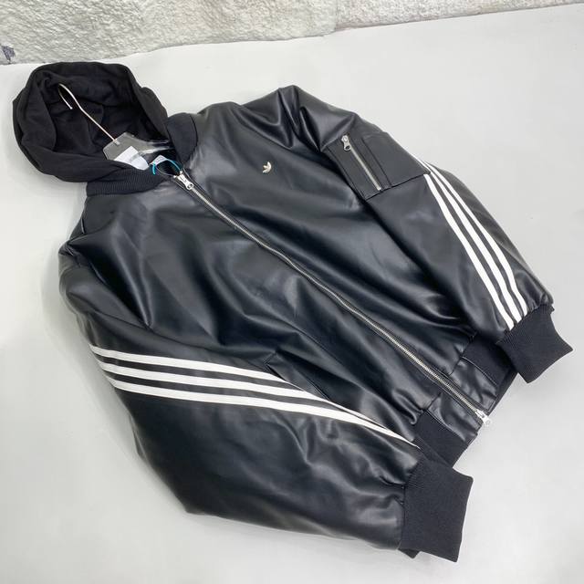 顶级品质 夹棉皮衣外套 Adidas 阿迪达斯 Originals Fw24 Pu皮金属三叶草logo时尚复古皮衣运动夹克连帽外套夹克 男女同款 - 颜色：黑色