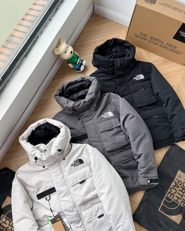 顶级版本 防尘袋赠送 礼盒包装一个15 The North Face Tnf 北面 多口袋工装连帽羽绒服 ！ 内填充：国标80白鹅绒 含绒量：80%白鸭绒+20