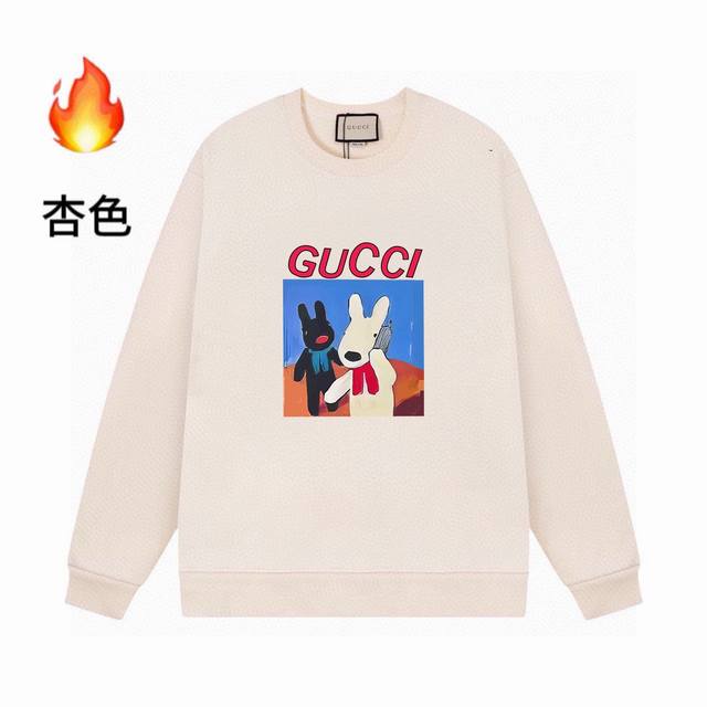 高品质gucci 情侣印花款 加绒字母圆领卫衣 肩膀缝合处后领处都采用双缝走线经久耐穿，后领口处采用纯棉拉条提升了后颈接触的舒适度，袖口下摆跟衣服同缸染色没有色