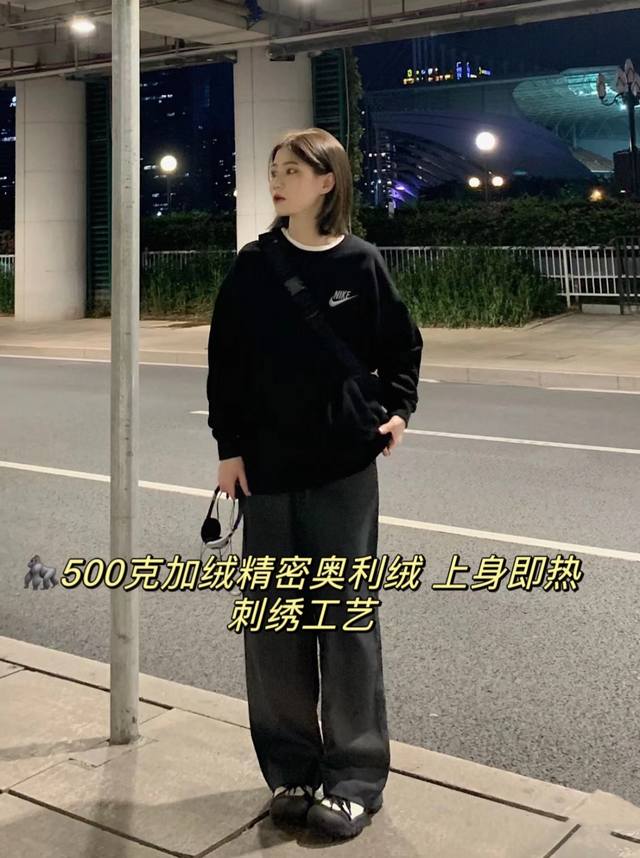 经典永不过时 500克奥利绒耐克nike500克加绒圆领卫衣情侣款男女同款黑色圆领卫衣 加绒卫衣500克 最小码达到466克 是目前市场最高规格质量的也是市场最