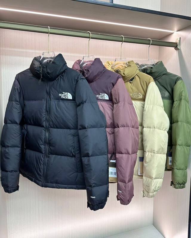 北面1996 Nuptse 经典款 北面羽绒服 产品配色：小麦色 酒红色 经典黑 橄榄绿 码数：S Xxl 的字面含义为山的最寒冷、最艰难一面。它也是 的产品能