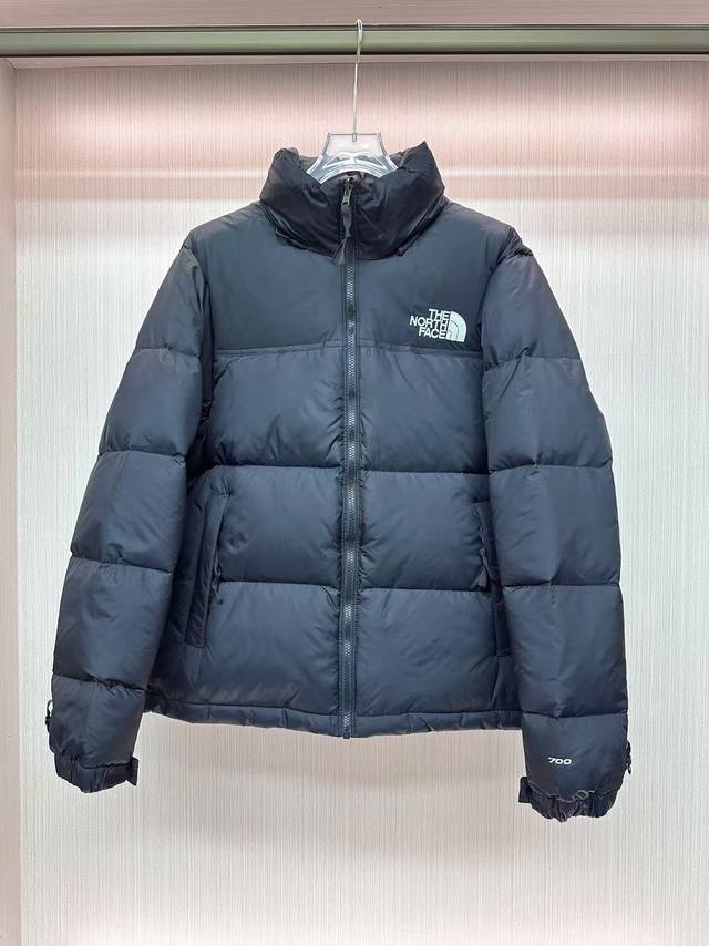 北面1996 Nuptse 经典款 北面羽绒服 产品配色：小麦色 酒红色 经典黑 橄榄绿 码数：S Xxl 的字面含义为山的最寒冷、最艰难一面。它也是 的产品能