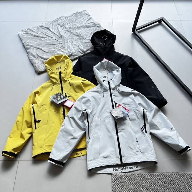 高版本 内胆可拆卸 平铺图 Hh海丽汉森 Helly Hansen 情侣款户外防风防雨专业登山服硬壳全压胶三合一冲锋衣羽绒服 面料科技： 防水性能优异：海丽汉森