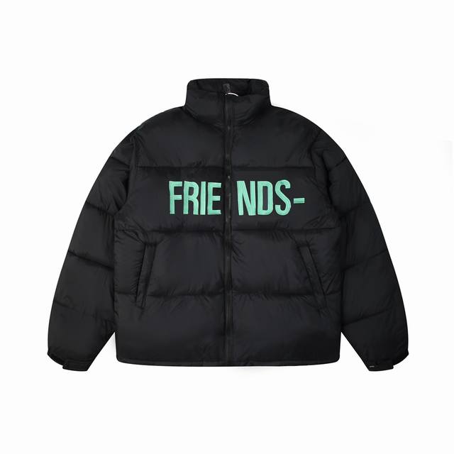 Vlone Friends黑绿刺绣字母手塞棉棉服 黑色是冬天最不会出错的颜色，黑色羽绒服加上橙色刺绣点缀，冬日出街酷帅又保暖，久穿不累赘,潮流感拉满 Vlone