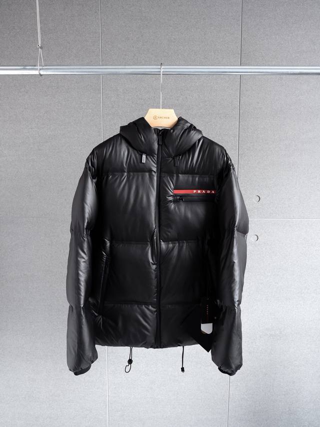 顶级配置羽绒服 Prada Lr-Hx026 轻质尼龙羽绒服外套 - 颜色：黑色 - 尺码：M L Xl Xxl 尺寸推荐： M适合135斤内 L适合135-1