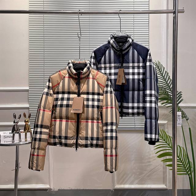 上新！ ！！！ Burberry 巴宝莉 19Fw 经典格子条纹羽绒服 重工出品双面穿羽绒服，填充90白鸭绒，暖性非常强，蓬松度特别好，充绒量充足 ，领口对称，