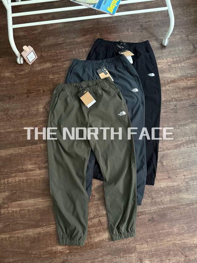 小北秋款！Flashdry科技面料！Tnf 北面 秋冬新品 男子舒适透气束脚长裤。 代工厂出来的东西，数量不多。东西很好。 客供flashdry科技面料，干爽纤