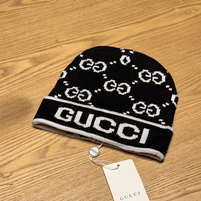 古驰 Gucci Gg满印 冷帽 毛线帽 官网针织帽羊绒材质官网新品简约大气由紧密的针织法非常厚实，柔软舒适r保暖又时尚爱不释手亲，赶紧入手吧山c男女同款