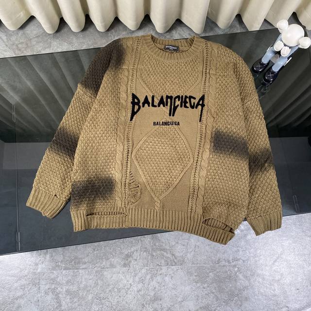 高品质 Balenciaga巴黎世家秋冬新款破洞字母喷画做旧毛衣圆领套头 定制原版全棉纱线面料，触感柔软舒适， 后辈涂鸦字母搭配 尽显潮流时尚风范 破洞领口袖口