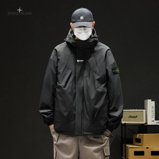 Stone Island石头岛 冬季高阶防水户外休闲经典简约多元色连帽冲锋衣棉服外套 男女情侣款 网络线上 海内外人气爆款∽ 采用新颖独特高密肤感舒适面料 立体