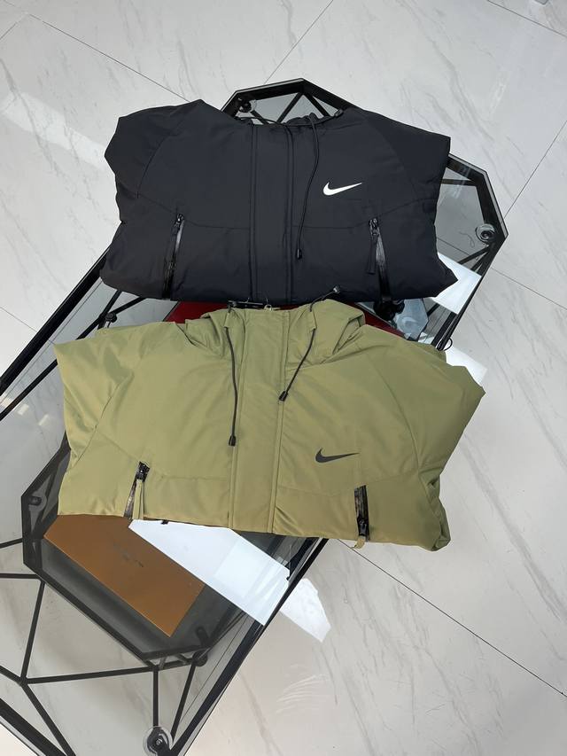 耐克nike秋冬加厚大口袋防水拉链防风防水 外套棉服 定做梭织防风面料 防刮耐磨 防风保暖 胸前nike立体硅胶logo 版型立体 上身更保暖 立体长拉链口袋