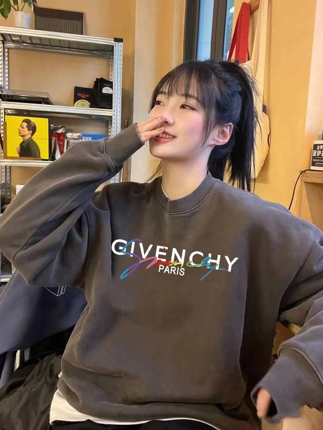 加绒款 Glvenchy 纪梵希抓绒秋冬新款全棉长袖圆领卫衣情侣款 定制面料：采用320克全棉拉绒面料，亲肤透气不起球！定制对色螺纹，大落肩款！版型宽松舒适！大