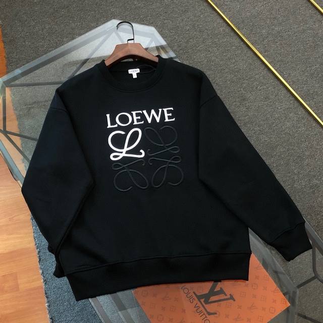 Loewe罗意威2024新款logo刺绣圆领卫衣 高版本高品质原版面料 网红明星同款 面料选用420G毛圈面料 Loewe经典标识立体刺绣 手感非常舒服 超级百