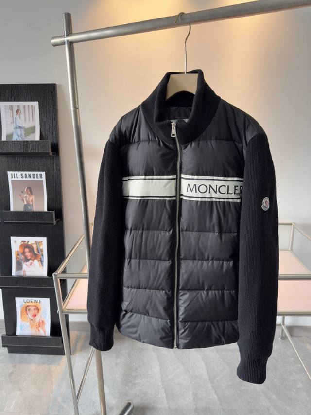 Moncler 蒙口24Fw针织拼接立领男女同款款羽绒棉服 -600 蓬松度，袖口处使用羊毛混纺面料，质感更好，轻盈保暖，四层里布，绝不钻绒 -全衣的五金采用的