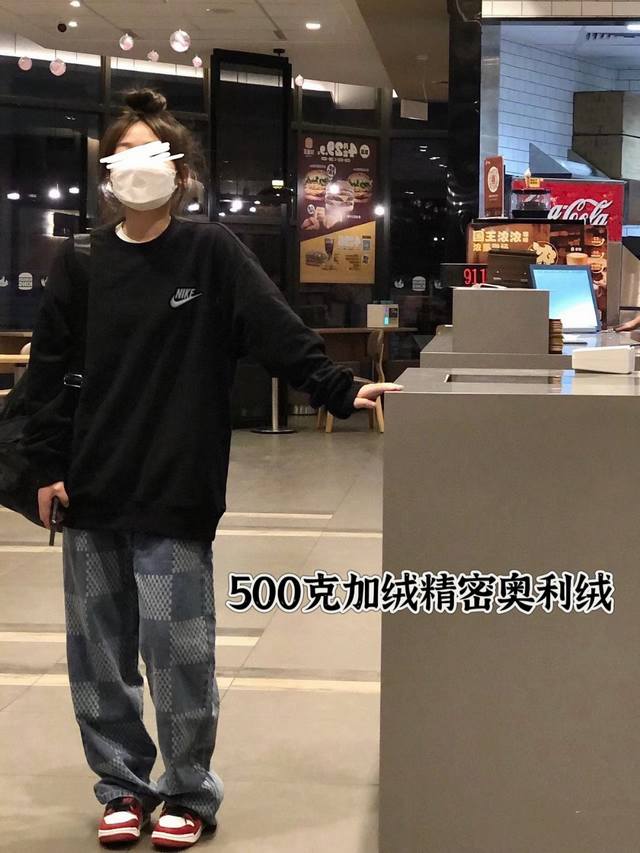 500克加绒卫衣 刺绣耐克nike500克加绒圆领卫衣情侣款男女同款黑色圆领卫衣 加绒卫衣500克 最小码达到466克 是目前市场最高规格质量的也是市场最厚的面