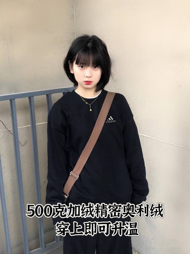 500克奥利绒阿迪达斯adidas500克加绒圆领卫衣情侣款男女同款黑色圆领卫衣 加绒卫衣500克 最小码达到466克 是目前市场最高规格质量的也是市场最厚的面