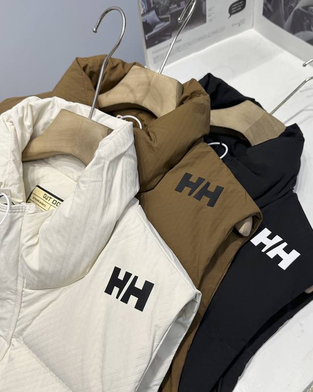 海丽汉森helly Hansen Hh时尚保暖羽绒立领纯色背心马甲 休闲百搭保暖有型！超多明星网红上身，客供尼龙科技防风防水小暗格面料，内里90白鸭绒填充，舒适