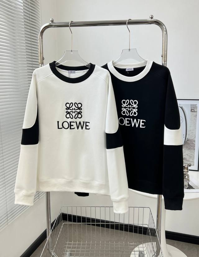 加绒 Loewe罗意威24新款logo刺绣撞色拼接圆领卫衣 非常时尚的一款拼色卫衣 胸前采用立体刺绣logo的设计 袖子领口拼色更显灵动感 简约时尚 定制定染的