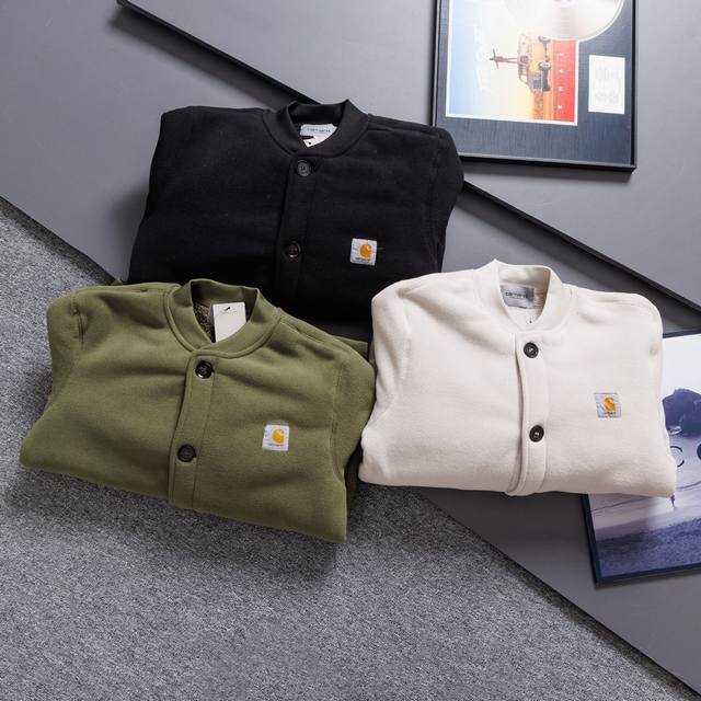 Carhartt Wip 卡哈特 保暖舒适抓绒外套 绒 化寒冷 透气抗风，采用高纤维柔软颗粒绒， 循环锁温的同时让身体保持舒爽，有效抵抗寒风入侵， 冬天变得不那