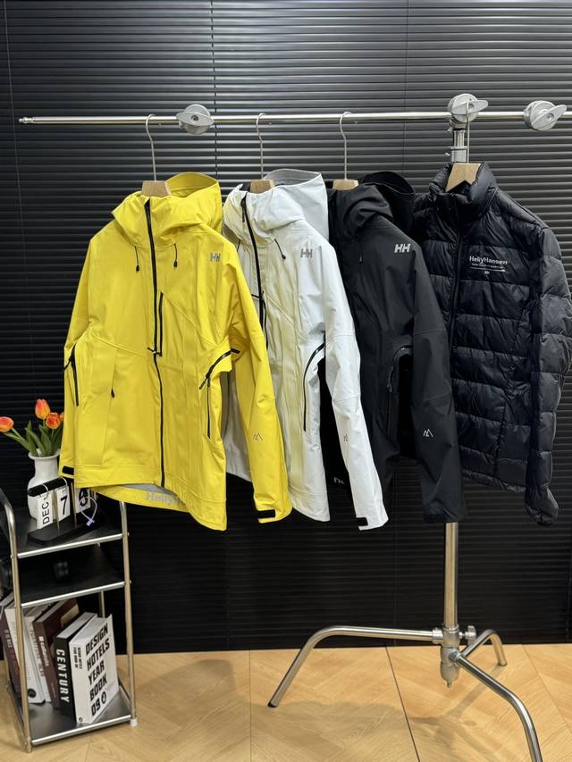 Helly Hansen Hh海丽汉森 秋冬三合一羽绒内胆硬壳压胶冲锋衣情侣外套 -颜色：黑色 灰白 黄色 -尺码：S M L Xl 2Xl 3Xl 户外防水硬