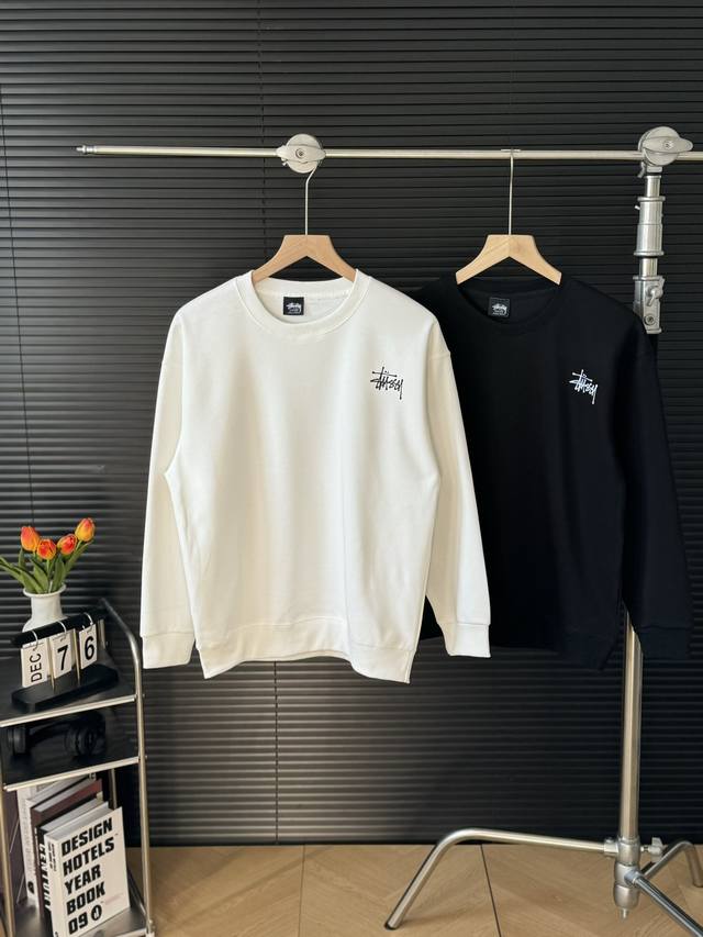 Stussy 斯图西 秋冬季经典基础印花男女情侣圆领卫衣 -颜色：黑色 白色 -尺码：M L Xl 2Xl 3Xl 高品质360克高克重纯棉，亲肤透气不起球，时