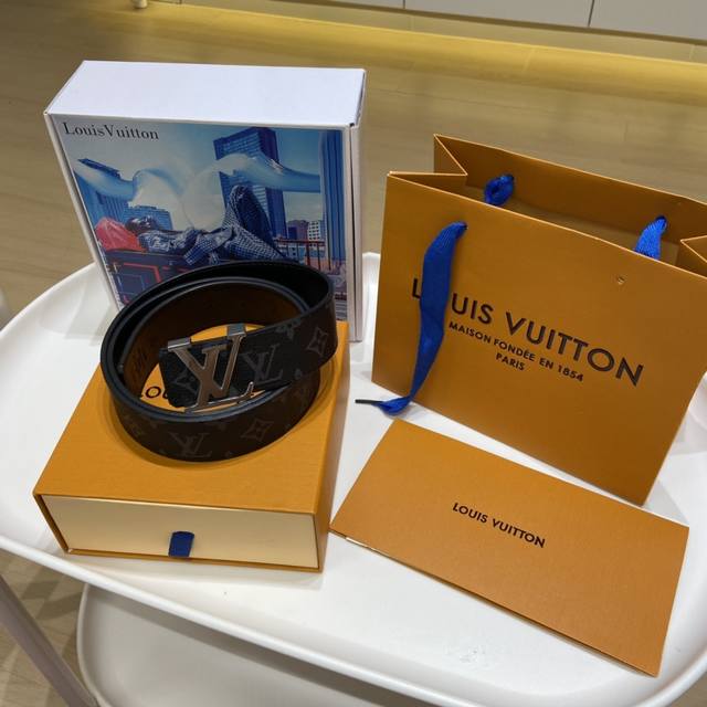 上新 顶级原单品质louis Vuitton 双面牛皮带身.双面同等质量.官网在售 品牌：Lv路易威登男士皮头层带真皮腰带.经典款 等级：高端品质顶级做工！认准