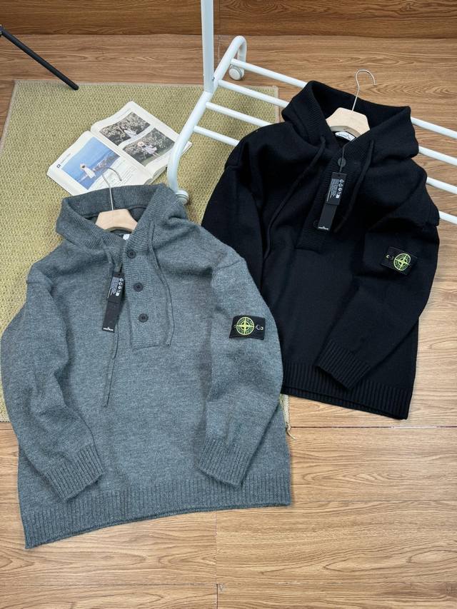 Stone Island 石头岛针织连帽毛衣 对色定染羊毛混纺棉纱线，高克重高密度超高品质，毛料柔软细腻亲肤，触感软糯丝滑，手感不是一般的赞，全部对色定染高克重