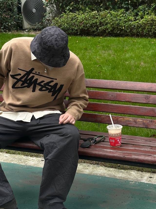 Stussy Brushed Out Logo Sweater 秋冬新品 针织毛衣毛衫 完全还原 顶级出品 情侣款 男女均可驾驭 专柜同步在售 整衣纯手工套口工