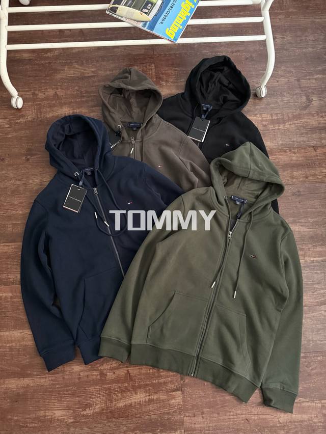 抓绒保暖 Tommy24新款秋冬男装通勤拉链连帽重磅加厚开衫卫衣j9368 线上800+ 2024年秋冬新款翻帽拉链外套 这款全棉毛圈连帽卫衣，将经典与创新完美