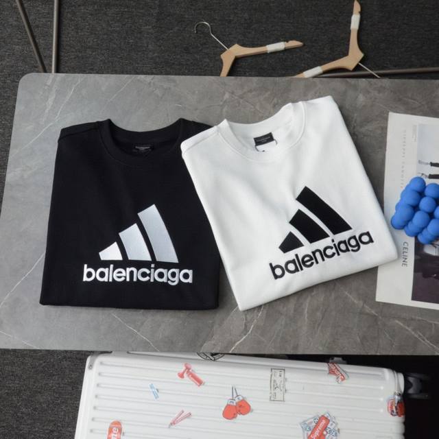 高端定制 顶级复刻 - Balenciaga 巴黎世家联名adidas 阿迪达斯刺绣logo圆领卫衣 - 款号：W62343 - 颜色：黑色 白色 - 购入原版