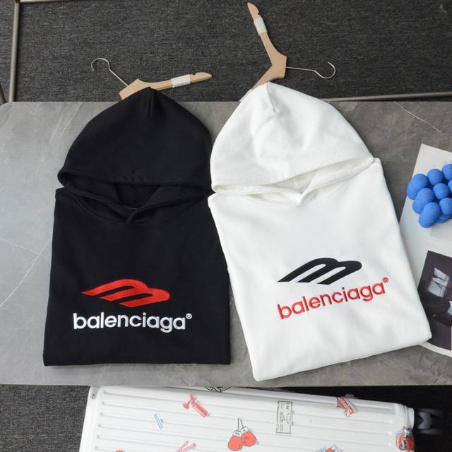 顶级复刻 高端定制 - Balenciaga 巴黎世家 新款前后大m刺绣logo连帽卫衣帽衫 - 款号：62366 - 颜色：黑色 白色 - 购入原版开模打造，