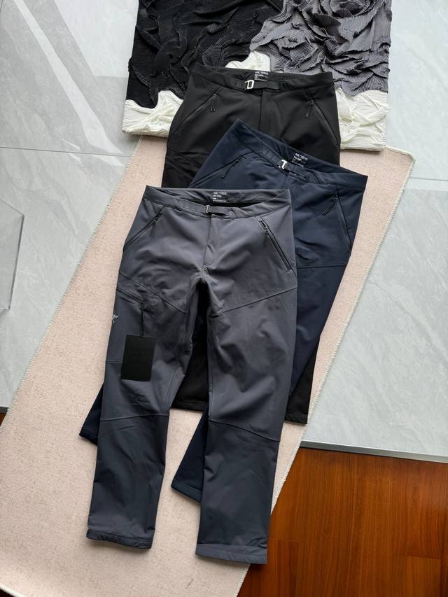 Arc'Teryx 始祖鸟 Gamma系列 Lightweight 纯色软壳加绒直筒休闲裤 徒步系列，采用高密度登山布面料！非常结实具备良好的透气性和运动自由度