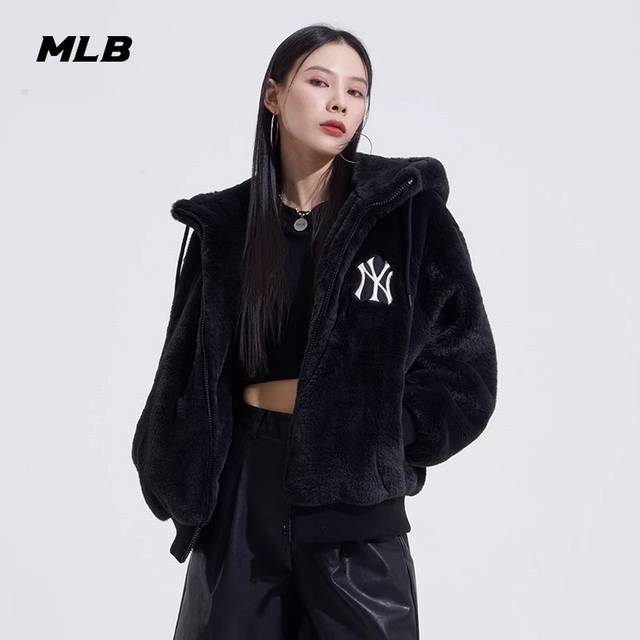 Mlb明星同款ny刺绣连帽仿兔毛外套， 柜子同步， 最时髦的元素外套， 原厂品质，代工厂出品！放开撸 Ny洋基队老花字母年元情侣时尚休闲加绒连帽外套 一这件花色