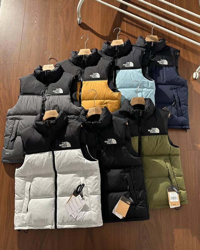 羽绒马甲冬款开始啦专柜网红爆款 The North Face 北面1996款男女拼接刺绣经典logo羽绒背心马甲！ 官网同步在售，超多明星网红上身，人手一件不为