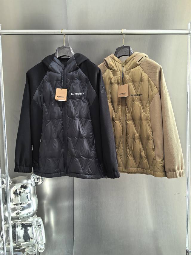 高品质 2024 Burberry London England 巴宝莉冬季新款针织袖拼接连帽羽绒服 男女同款 本款采用高品质90白鸭绒 支持rds检测 蓬松度