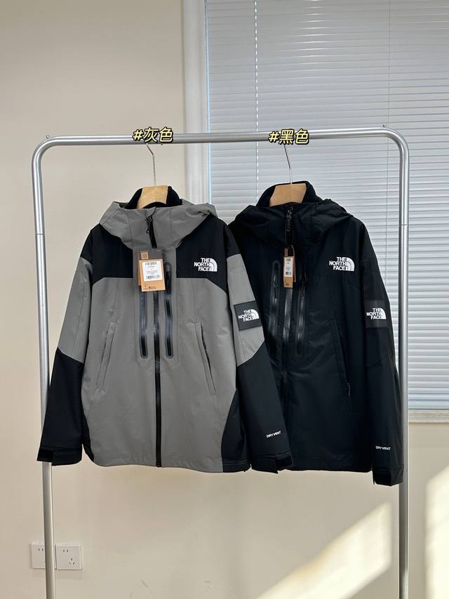 The North Face 北面最美绝绝子三合一 拼色冲锋衣 高工艺刺绣标+ 75D双经双纬银狐绒内胆 男女同款 硬货！高版本！北面三合一north Face