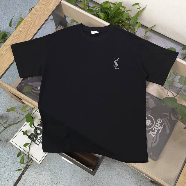 上新 款号：Zscxs808A 高版本 2024新款yves Saint Laurent 圣罗兰ysl简约刺绣字母logo图案印花休闲情侣宽松短袖t恤，独一无二