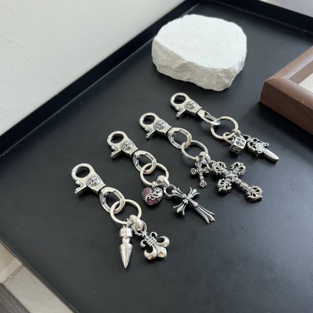 发 专柜品质 克罗心chrome Hearts 龙虾扣钥匙扣 火焰十字 方块宝剑 子弹船锚 爱心重叠 四个款式 满满的质感 S925银材质 超级好搭 可以当钥匙