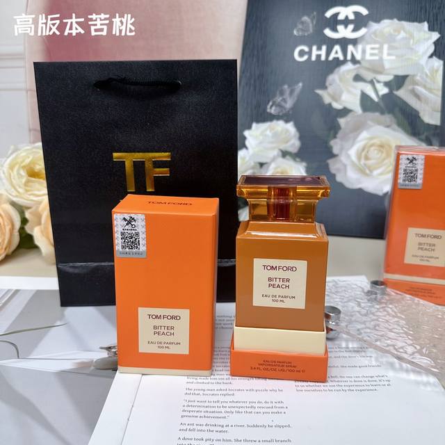 高版本tf苦桃香水100Ml 配手提袋 扫码标汤姆福特tom Ford推出了新的香水 苦桃香水，酸酸甜甜的果味，落日黄的色调设计，让瓶身更有秋日黄昏的感觉，搭配