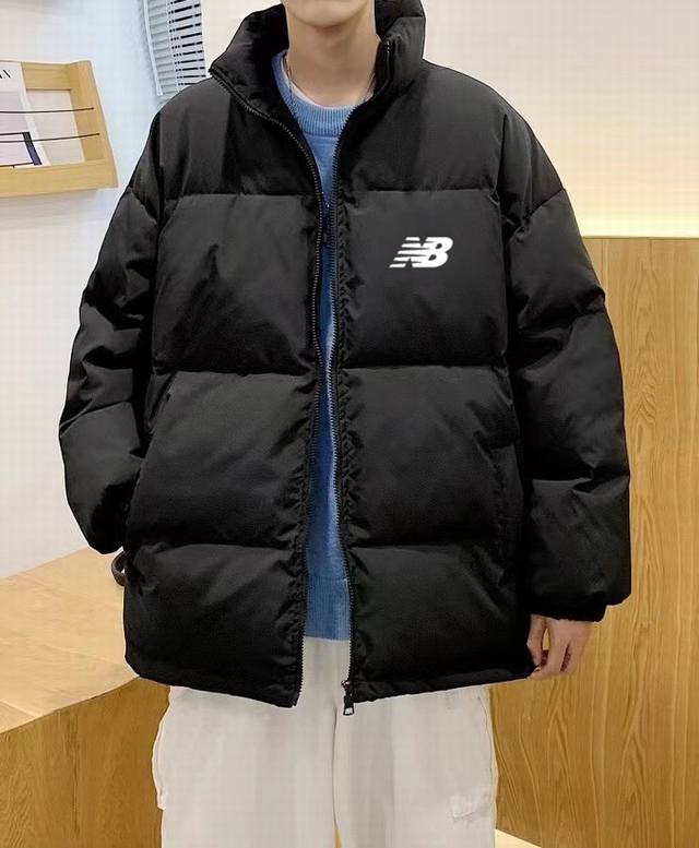 New Balance新百伦nb宽松羽绒棉衣棉服立领面包服 高品质羽绒棉服系列 面料采用柔软牛津 搭配750新疆羽绒棉高密度充绒 温暖舒适 宽松版型 提升运动灵