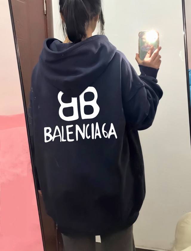 Balenciaga巴黎世家bb涂鸦秋季连帽卫衣 高品质，做细节 甄选新疆华棉面料 手感软糯细腻 上身充满质感 非常轻便舒适运动宽松版型不紧身 轻松驾驭无压力